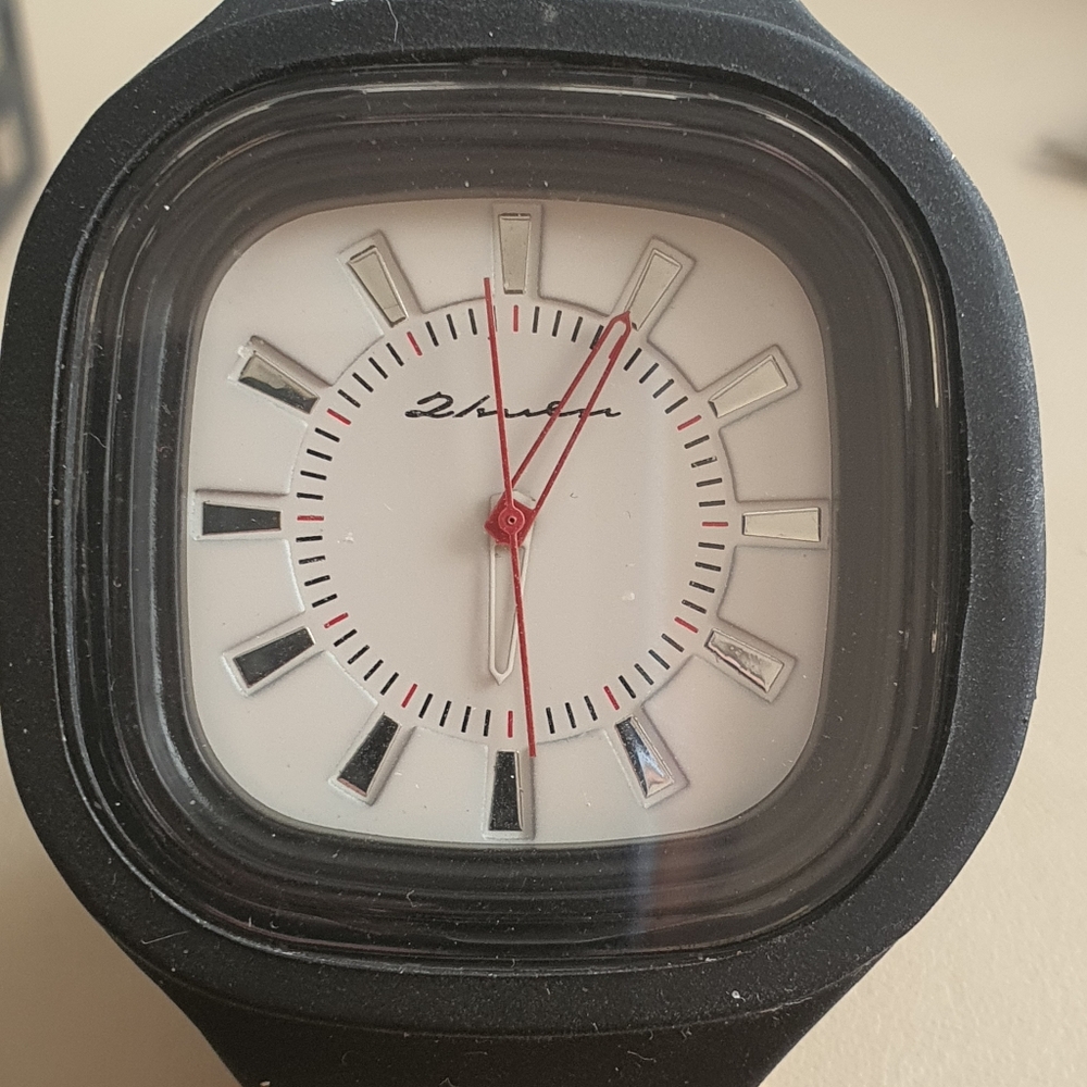 10/$20 21 Men Black/White Silicone Men's Watch